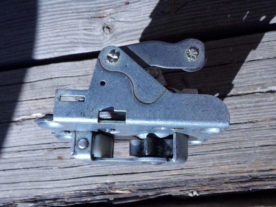 1963 63 Chrysler 4D LH DS Front Door Latch OEM Newport New Yorker 300 1964 64 - Image 3 of 3