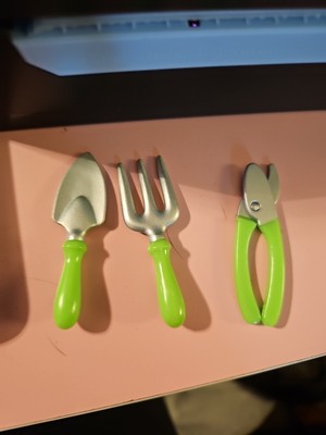 Unbranded 3 Piece Plastic Toy Garden Set- Each Puece 2 5 Inches 