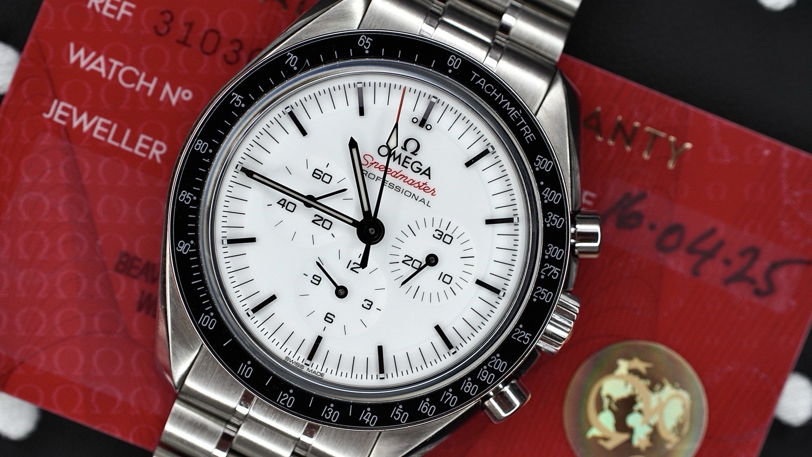 Omega Speedmaster Moonwatch 2025 - White - Sapphire Sandwich-310.30.42.50.04.001