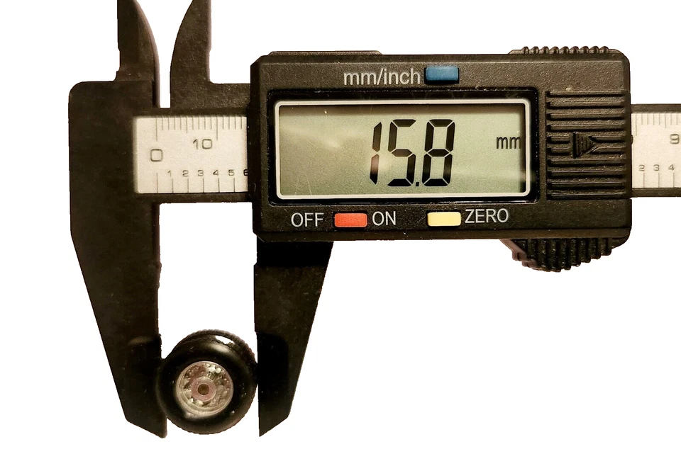 5 - DCP - La mayoría de las marcas 1/64 KW, PETERBILT, RUEDAS DOBLES CROMADAS, NEUMÁTICOS Y EJES Foto 3 de 4