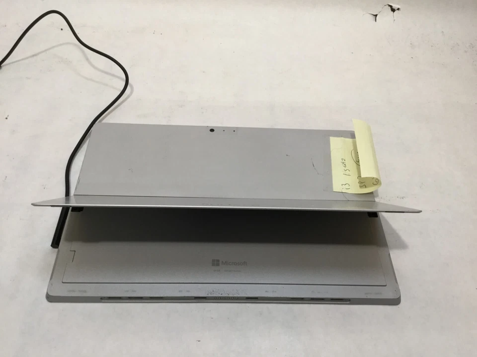 Microsoft Surface 3 1631 64GB Intel Core i3-4020Y (1.5GHz) 4GB RAM -CRACKED -MR - Image 3 of 4