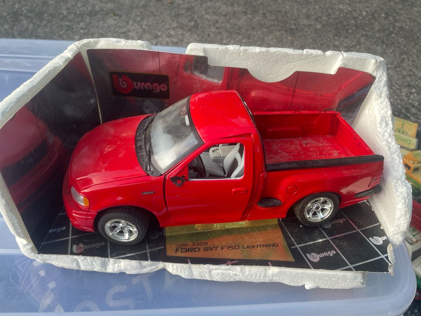 Bburago 1/18 Ford SVT F150 Lightning Red Die-Cast Model Truck Cod. 3305
