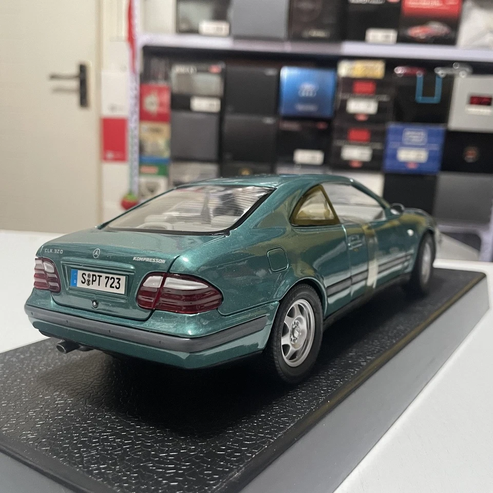 Anson 1:18 Mercedes Benz CLK320 W208 Coupe hardtop sports car model green  - Image 3 of 4