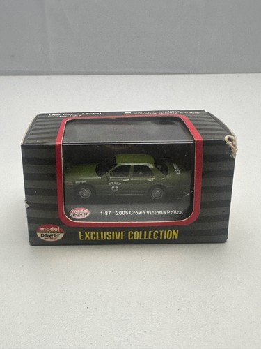 Modelo Power Minis HO '05 Crown Victoria Ejército de Estados Unidos sin luz con vitrina #19408 | Zustand: New