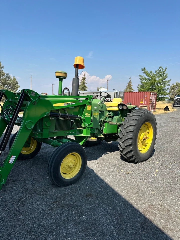 John Deere 4020 W Superstars 4101 1965 cargador de nivel automático y lanza de pacas y canastilla Foto 3 de 4