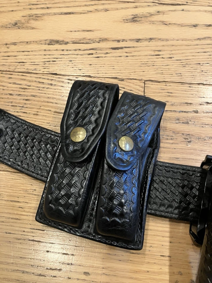 Cinturón de trabajo talla 28 con accesorios varias marcas Foto 3 de 4