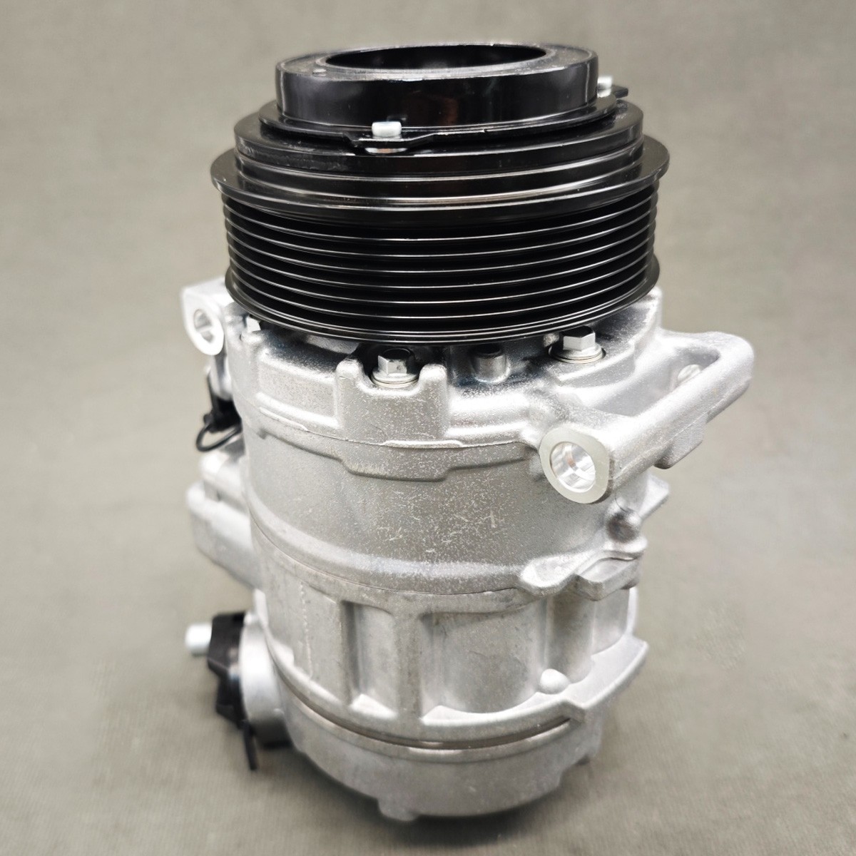 AC Compressor FOR BENTLEY ARNAGE TWIN TURBO V8 6.75L For ROLLS ROYCE PA100308PC
