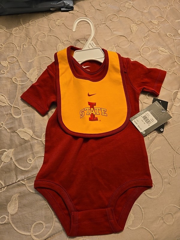 Nike Iowa State Cyclones NEW Baby Infant 2-Piece Set Bodysuit W Bib Sz 12M
