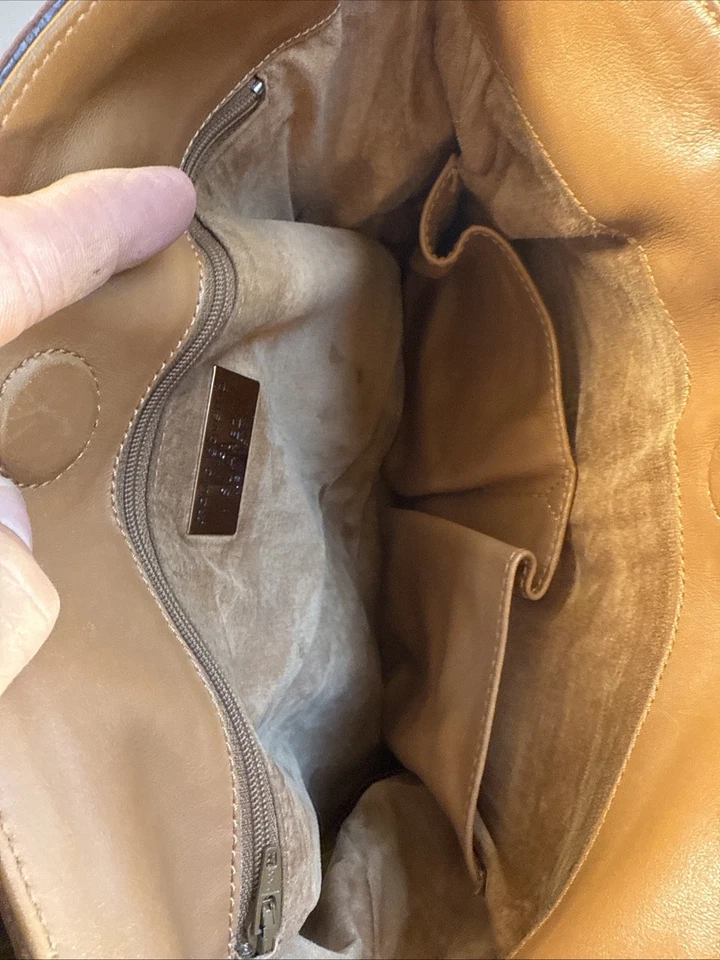 Vintage Soft Leather Shoulder Bag By Mauro Governa for Suarez NY -Unique Style - Image 4 of 4