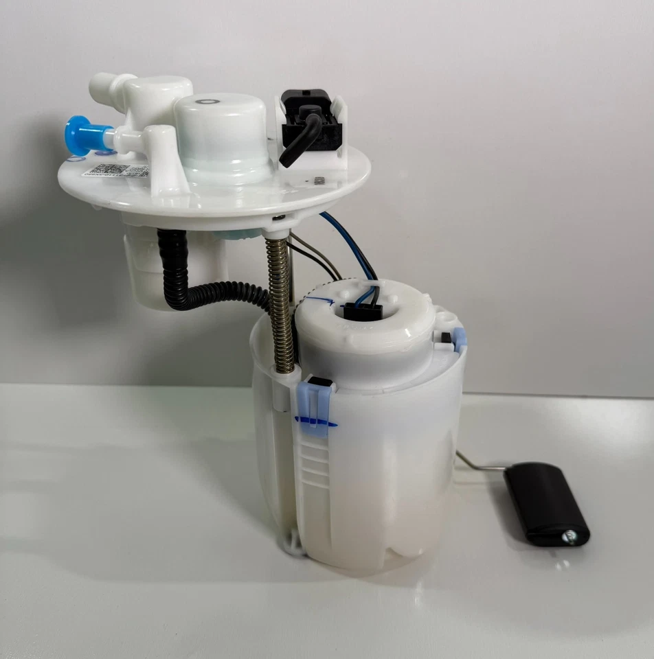 Bomba de combustible Hyundai Elantra 2014-2015 original OEM NUEVA - 31110-3X550 Foto 3 de 4