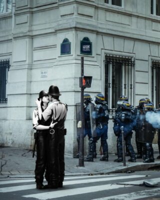 Mighty Jaxx Banksy Cop Kissing Coppers 10