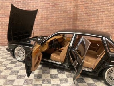 Jaguar XJ40 1/18スケールモデル ミニカー 1/18 Almost Real Jaguar XJ6 (XJ40) (White) Car Model