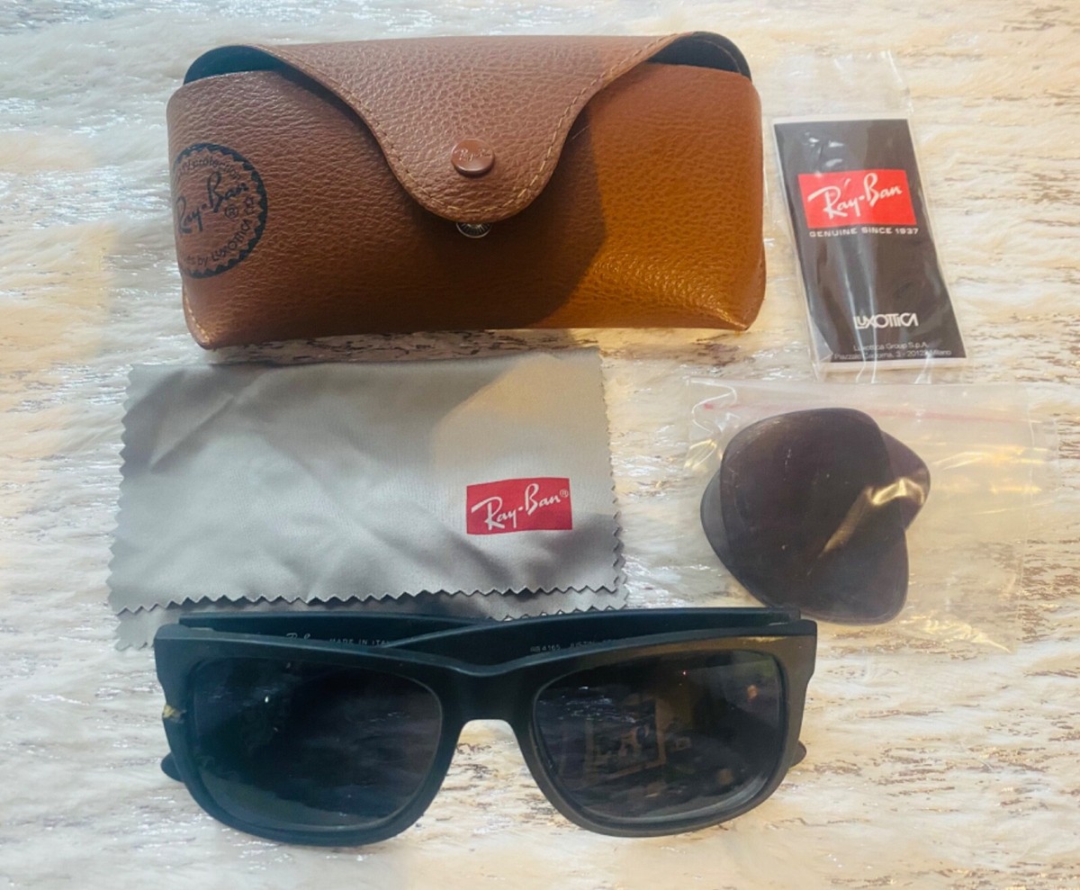 Authentic Ray-Ban Wayfarer Black Sunglasses with defect