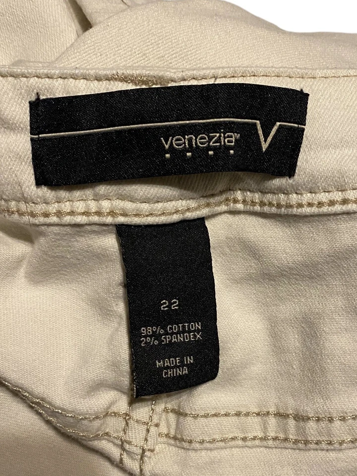 Pantalones cortos Venezia para mujer talla 22 blanco roto bordados tiro alto cónicos Foto 2 de 4