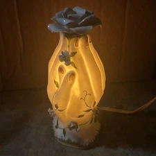 Vintage Underwriters Laboratories Portable Porcelain Floral Hands Lamp working