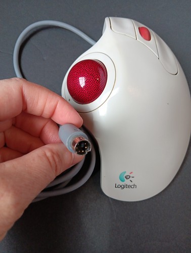 Logitech TrackMan Marble Plus T-CL13 Computer Mouse P/N: 804269-0000 - Picture 4 of 8