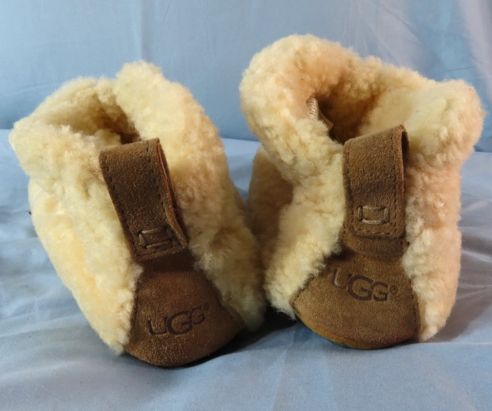 ZAPATILLAS UGG AMARY Piel de oveja SHERPA PIEL DE OVEJA Botines CREMA con Gamuza 5 Foto 2 de 4