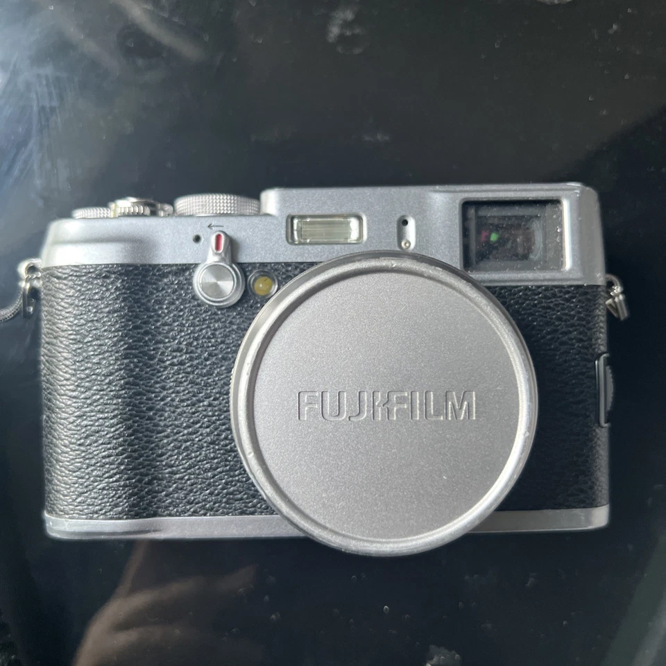 Fujifilm FinePix X100, photo 3 of 5