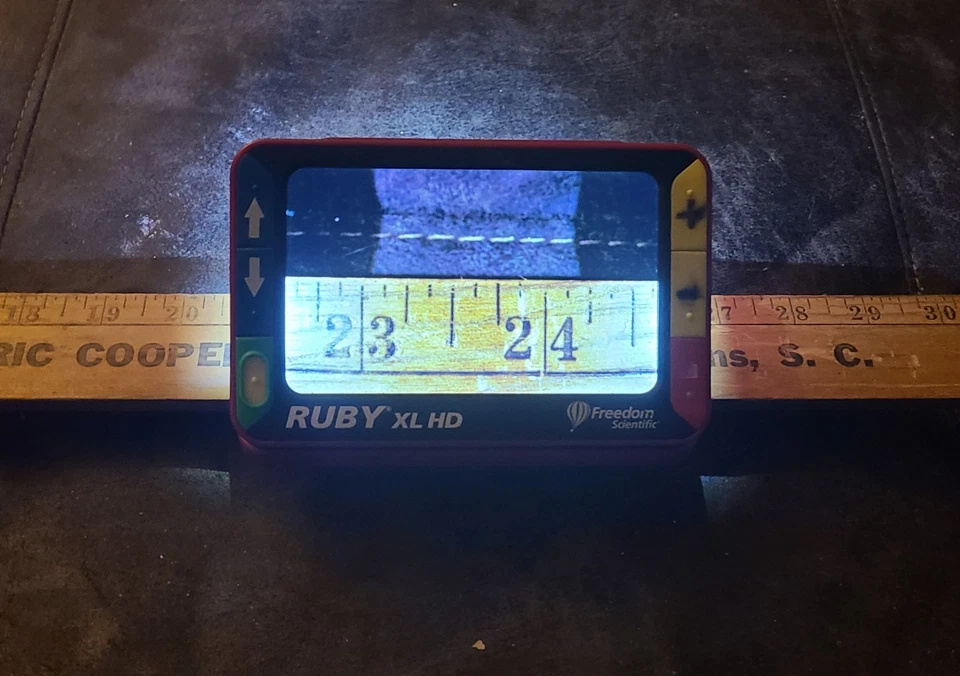 Lupa de video portátil Freedom Scientific RUBY XL HD de 5"" Foto 3 de 4