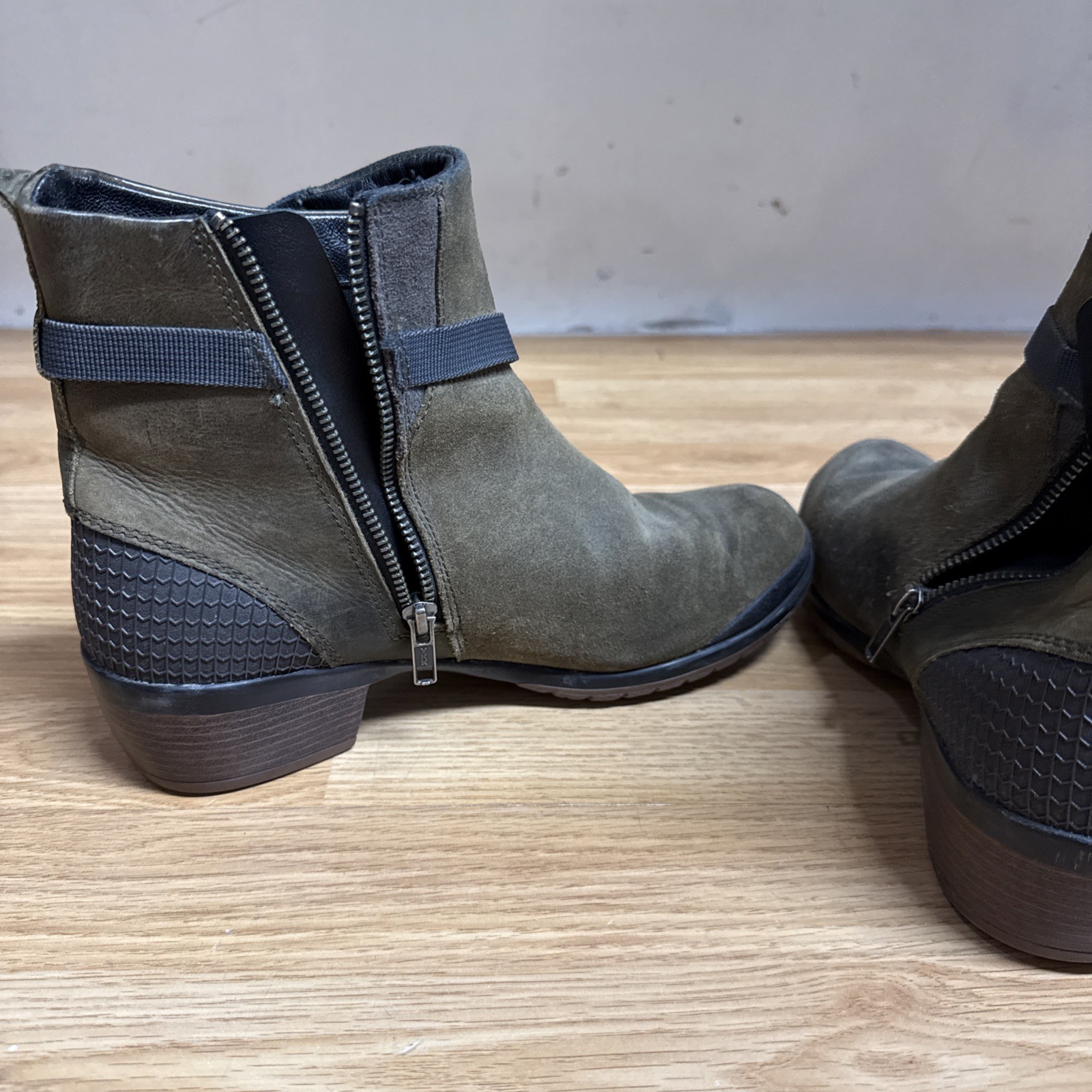 Stivaletti Keen in pelle scamosciata misura 9 cinturini verde zip S1015055