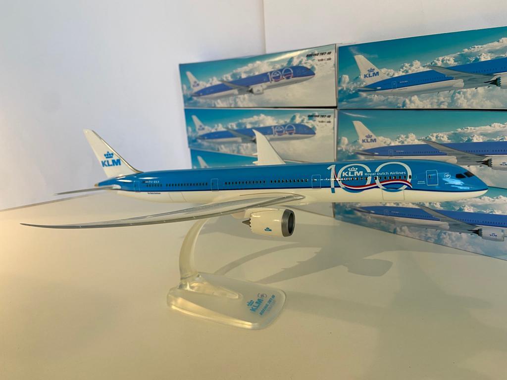 1/200 KLM オランダ 航空 B787-10 100th s-l1200.jpg