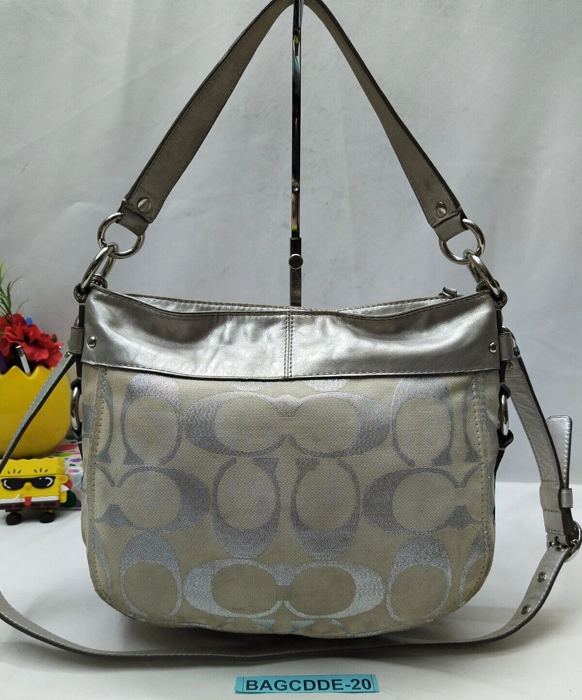 Borsa a tracolla Coach Zoe firma tela grigia finiture in pelle chiusura con cerniera