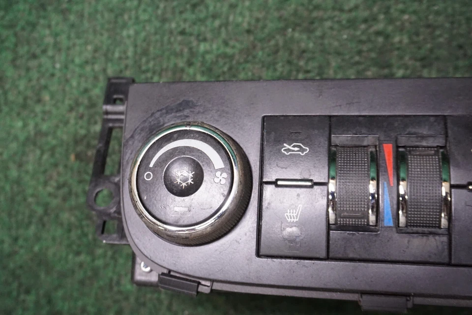 2006 2007 2008 2009 2010 2011 CHEVROLET IMPALA LT AC Control OEM 25882557 - Image 2 of 4