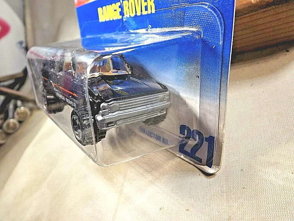 1991 Hot Wheels Blue/White Card #221 RANGE ROVER Black w/Chrome SB Spoke Variant - Image 4 of 4