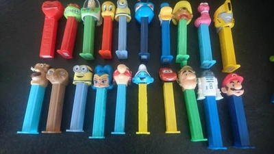 PEZ: Distributeur de bonbon lot de 50 pièces différentes Disney, Schtroumpfs,etc - Photo 1/3