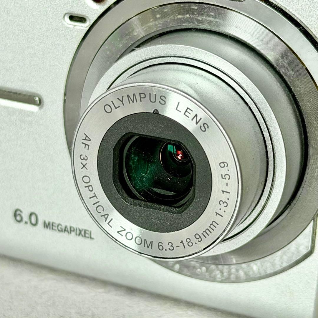 OLYMPUS X-750 Compact Digital Camera with Battery and Charger