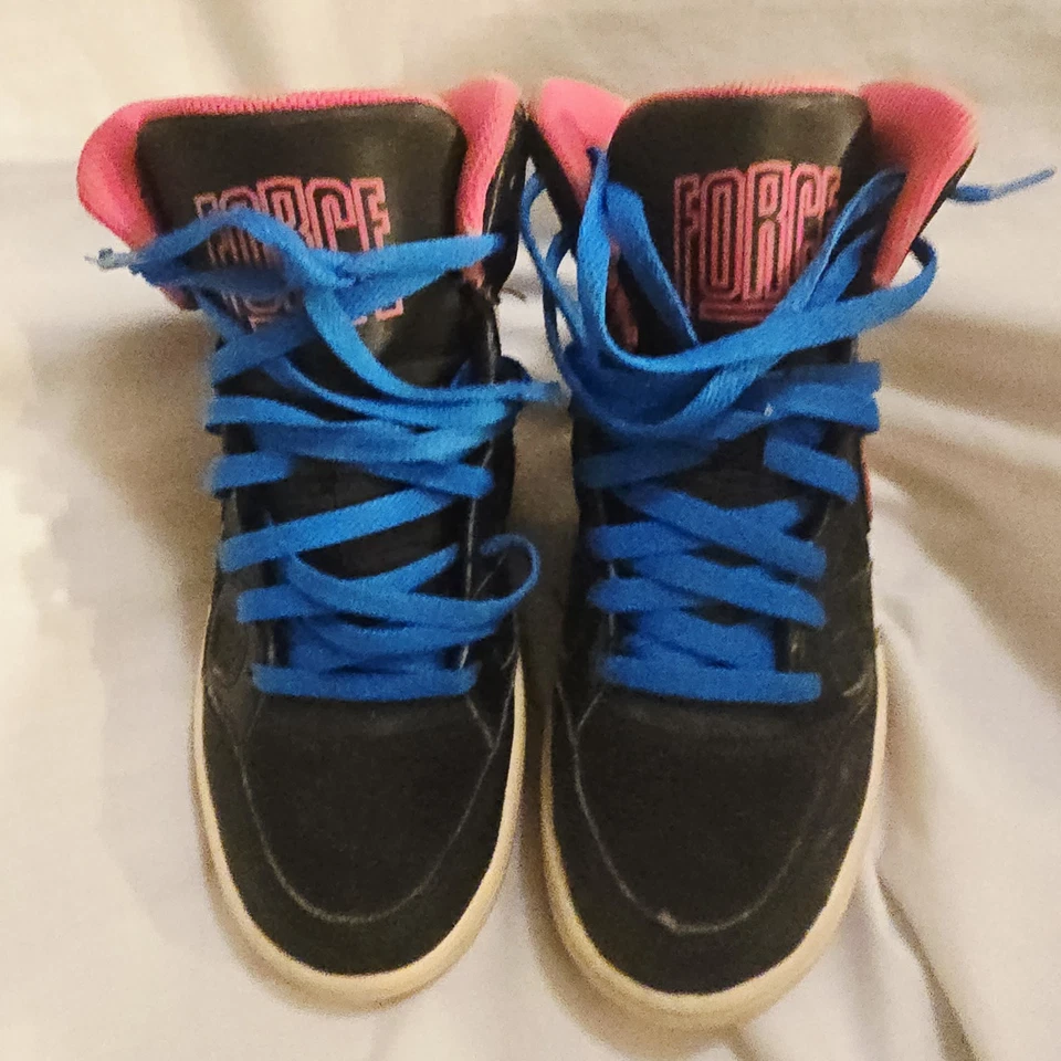 Nike "Force" Negro y Rosa Caliente Zapatos de Baloncesto Juveniles 5 HI TOPS Foto 4 de 4