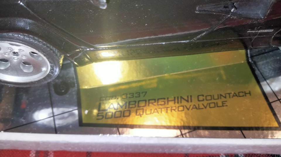 Lamborghini Countach 5000 quattrovalvole Burago 1/18 - Immagine 3 di 4