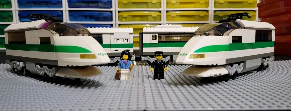 Lego High Speed Train 4511 with 9v motor (Incomplete) - Image 2 of 4