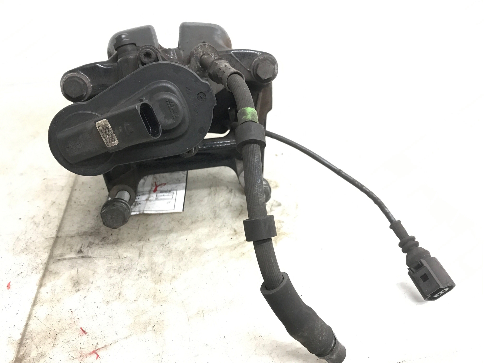 2013 - 2019 BENTLEY FLYING SPUR RIGHT REAR BRAKE CALIPER W/ BREAK ACTUATOR OEM