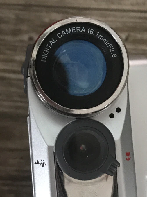 Bootleg Fake Canon MITSUBA DIGITAL CAMCORDER DV304 READ - Image 4 of 4