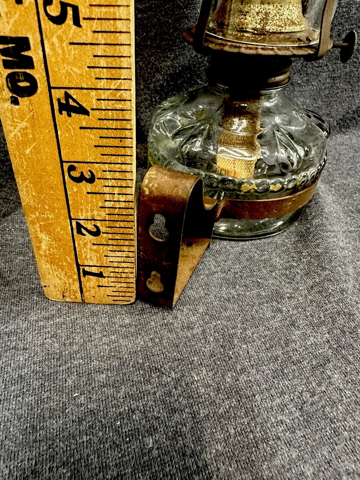 Vintage Embossed Eagle Clear Glass Oil Kerosene Lamp With Metal Carrier