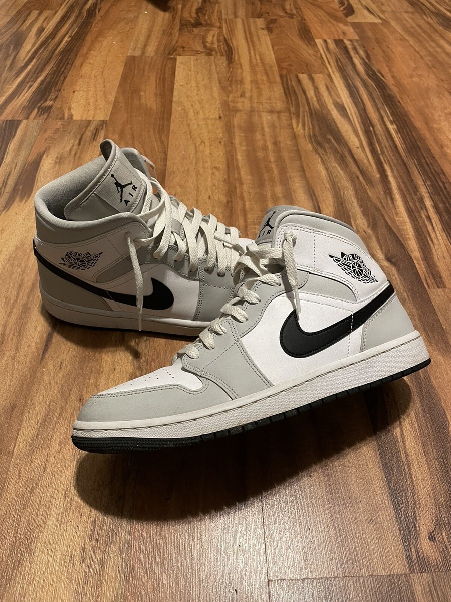 【希少/送料・関税込み】Air Jordan 1 Mid 'Smoke Grey' Air Jordan 1 Mid Light Smoke Grey 554724-078 | SneakerNews.com