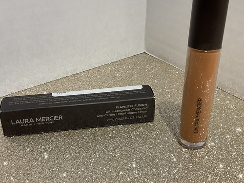 Laura Mercier | 5C| Flawless Fusion Ultra-Longwear Concealer | .23 fl oz - Picture 3 of 10