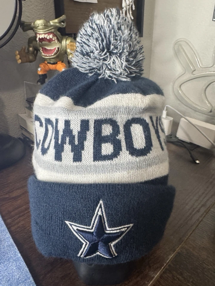 Gorro Dallas Cowboys Adulto Puff Invierno Tejido Sombrero Gorra EE. UU. Nueva Era Foto 2 de 4