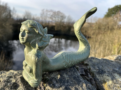 Gusseisen Meerjungfrau Garten Ornament - Grünspan massiv Metall Teich Skulptur Outdoor