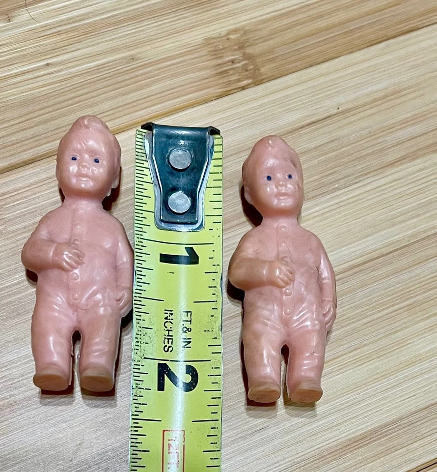 2 - Figura Tommy de colección Thomas Toys Newark Bed Time muñeca bebé de goma en pijama Foto 2 de 3