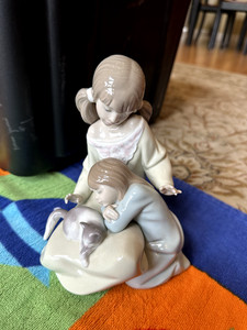 Lladro Figurine model #1543 "Little Sister" Retired 2005/ No Box