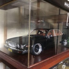 1/18 Jaguar XJ