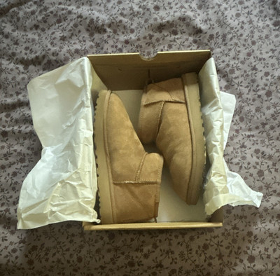 UGG Classic Ultra Mini Size 8 Women s