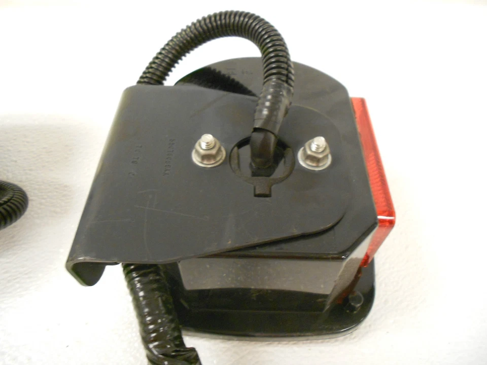 Luces traseras de chasis comercial OEM MOPAR 1987-2026 Foto 3 de 4