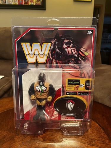 WWE Retro Series 4 Finn Balor w/case *GREAT CONDIT...