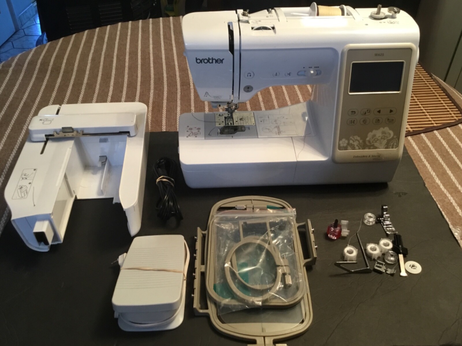 Brother SE625 103 Stitch Sewing and Embroidery Machine 12502648093 eBay