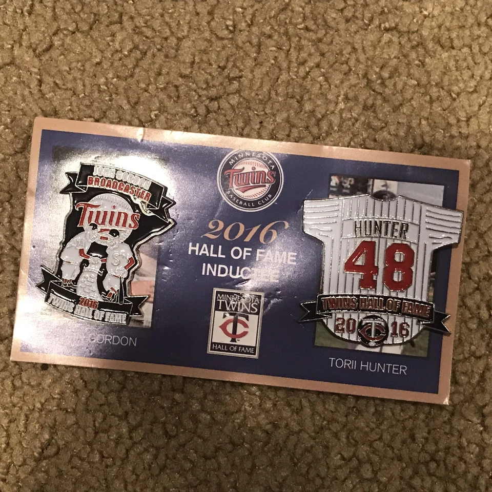 Minnesota Twins 2016 Hall of Fame SGA Pin & Booklet Program Torii Hunter Gordon - Image 3 of 4