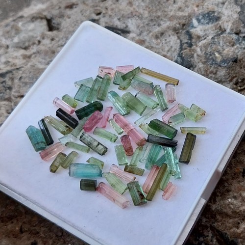 26 Ct 4 to 13 MM Natural Multi Color Tourmaline Rough Raw Pipe 66 Piece Lot - Picture 13 of 24