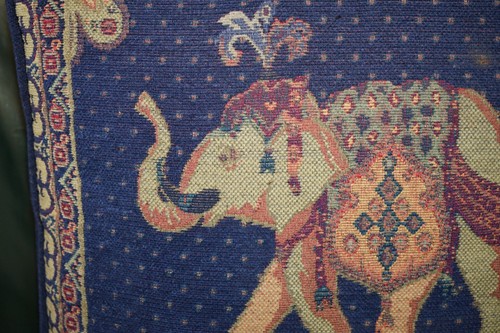 SUITE OF FOUR LARGE 59CM EMBROIDERED ELEPHANT SOFA & ARMCHAIRS CUSHIONS PILLOWS - Picture 5 of 9